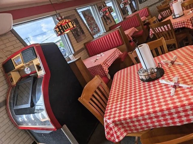 I Found A Time Capsule Pizza Hut In North Carolina And It Hit Me Right In The Feels