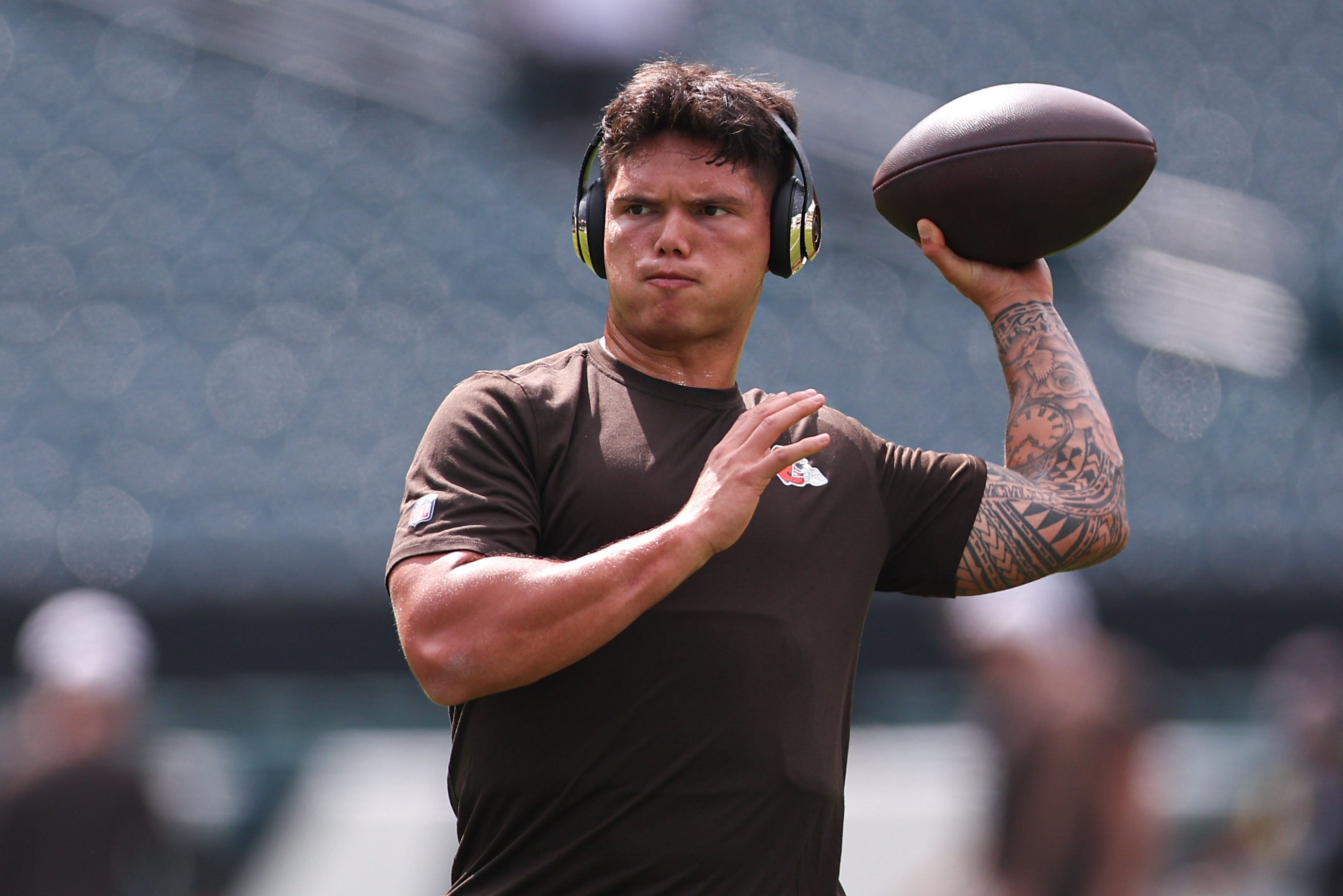 Cleveland's QB showdown heats up