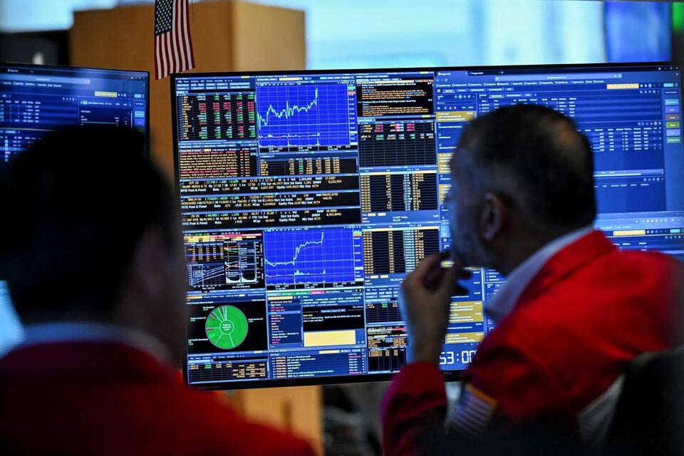 Wall Street's Big Week: Rate Cuts & Retail Drama