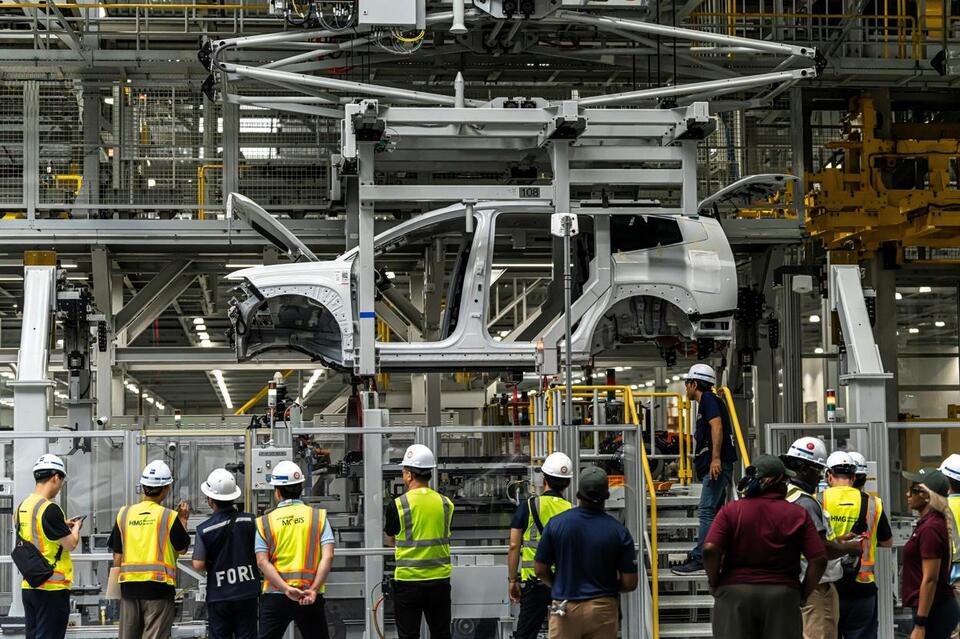EV Sales Boom Globally, US Lags Behind