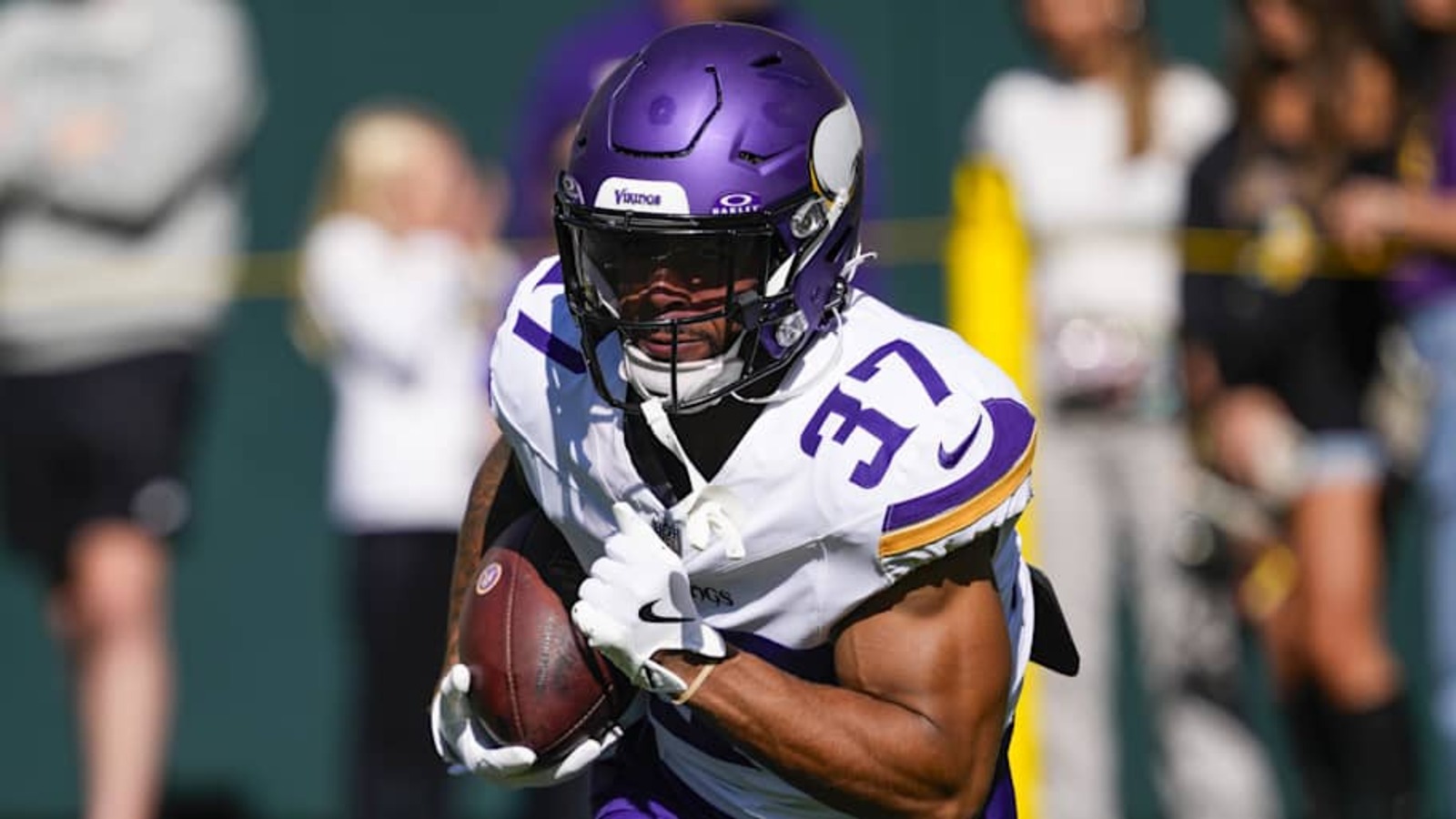 Gaskin Shines in Ravens vs Cowboys Clash