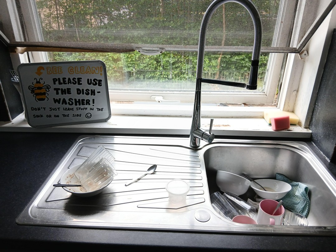 Left A Dish-washing Note For My Roommates And It Totally Backfired