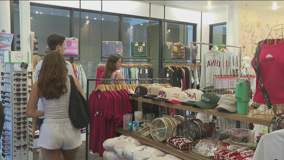 Fayetteville’s shops come alive with Razorback spirit