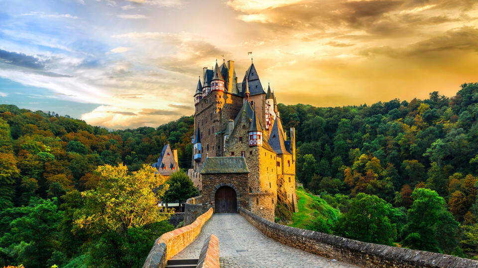Rick Steves' Castle Pick Sparks Debate 🏰