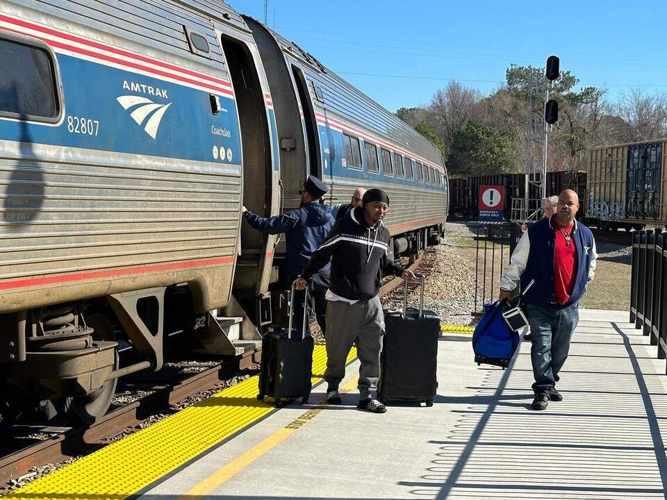 Train derailment disrupts Raleigh–DC travel
