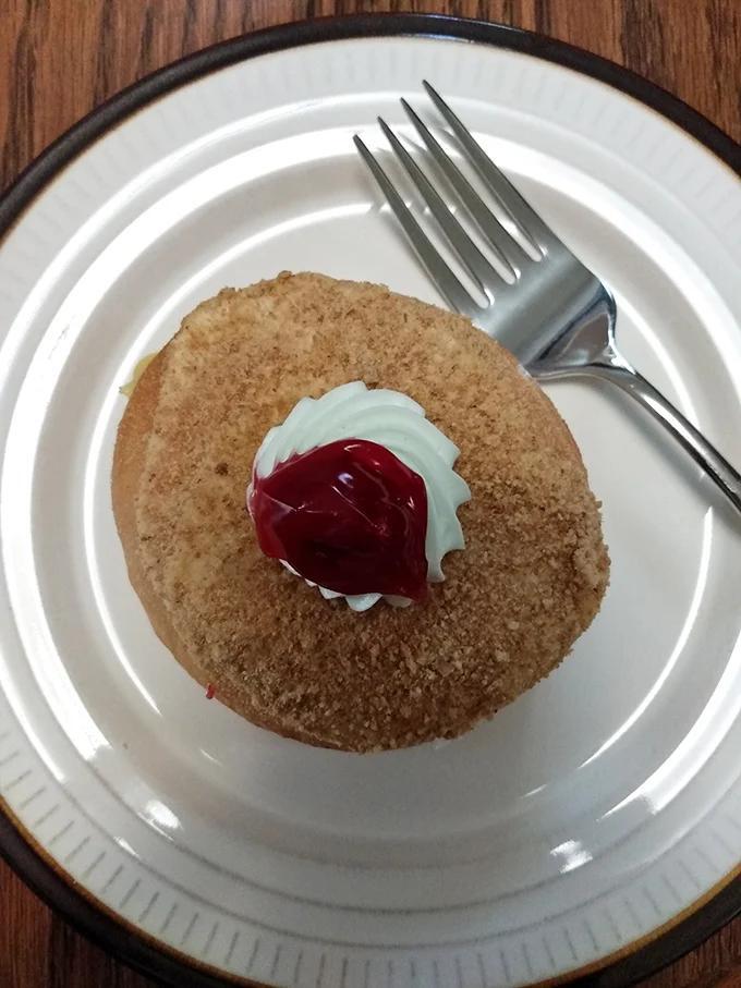 Cleveland’s cinnamon roll rivalry heats up