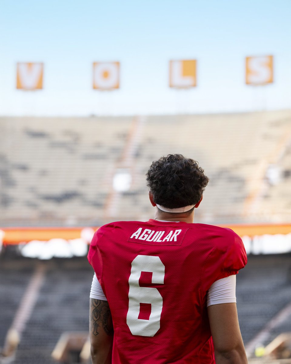 Vols make bold QB call ahead of opener