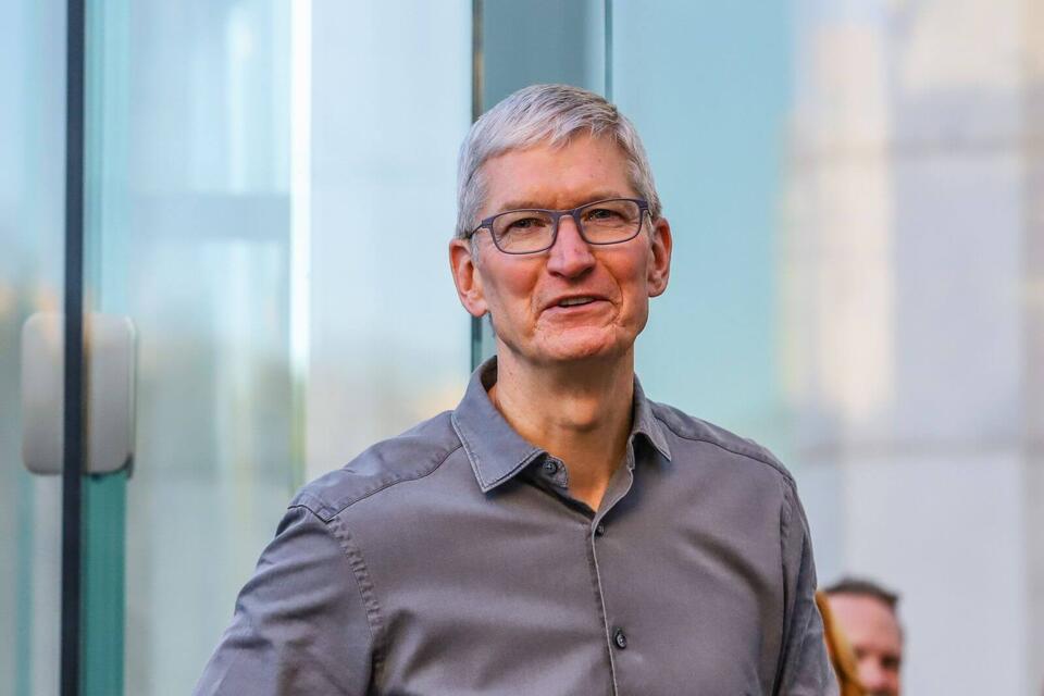 Apple’s $1B Tariff Tab: Will iPhones Get Pricier?
