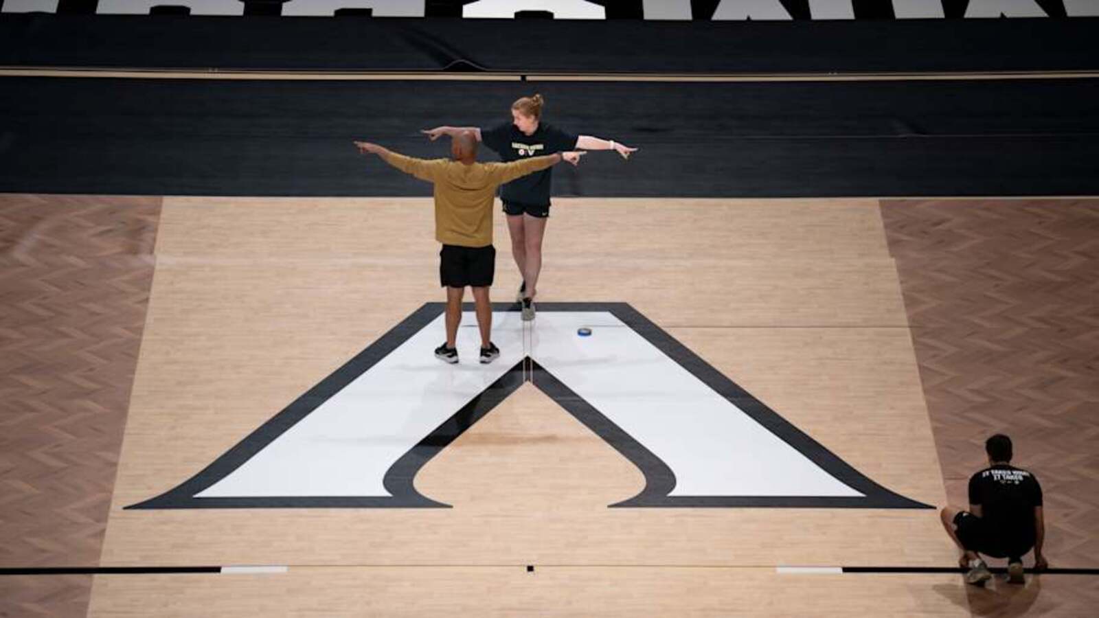 Commodores volleyball storms back in style