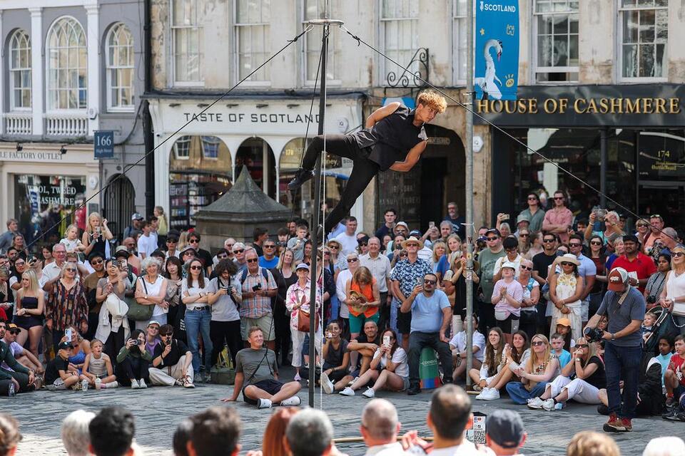 Surviving Edinburgh Fringe: Crowds, chaos & creativity