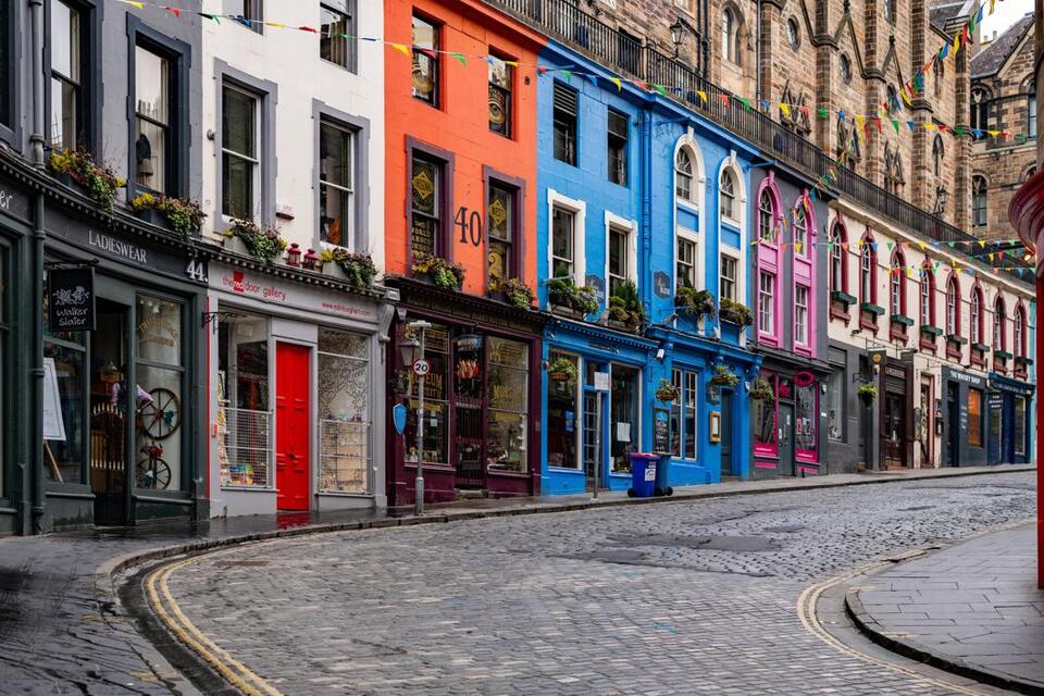 Surviving Edinburgh Fringe: Crowds, chaos & creativity