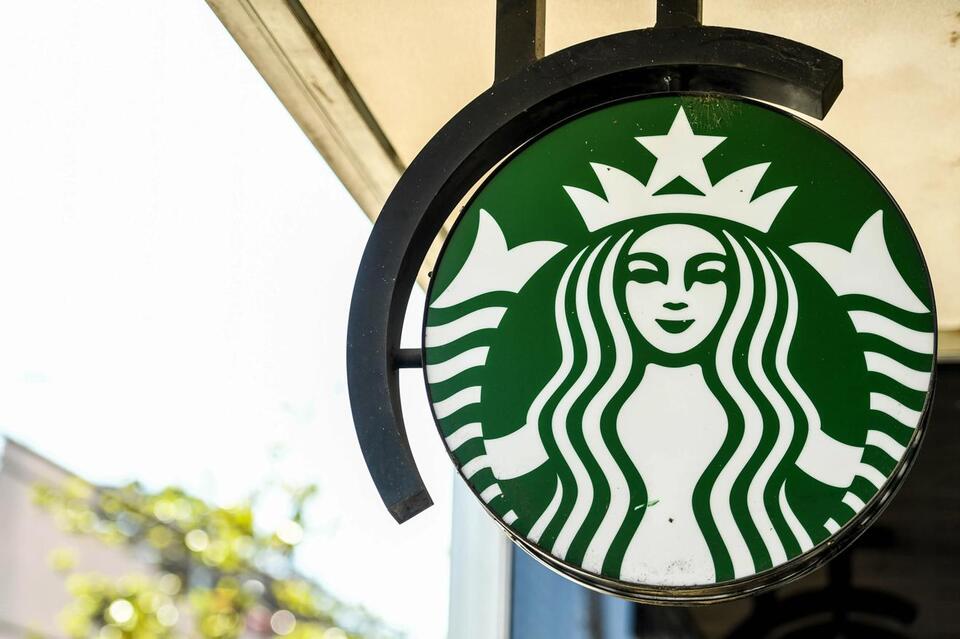 Starbucks Ditching Pickup-Only Stores!