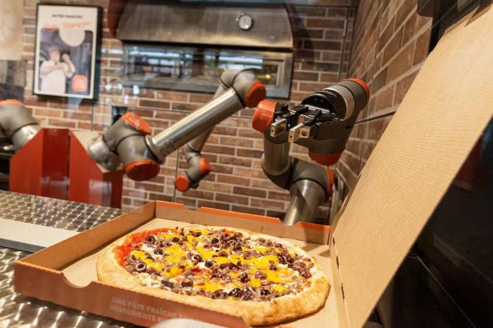 Las Vegas robots are changing dining & entertainment