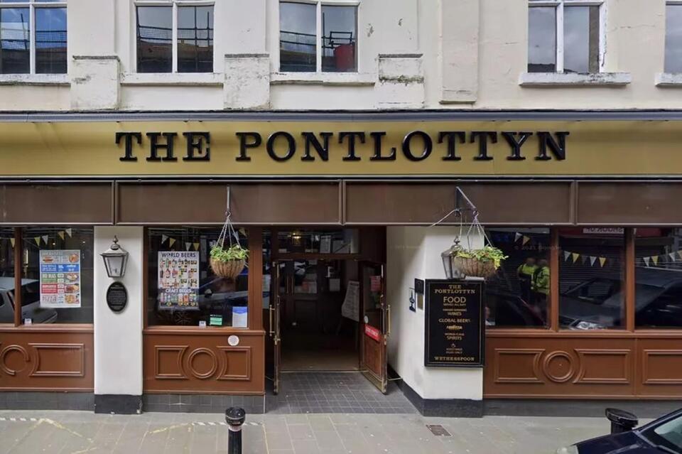 Pub Perks Gone Wrong: Chicken Discount Drama