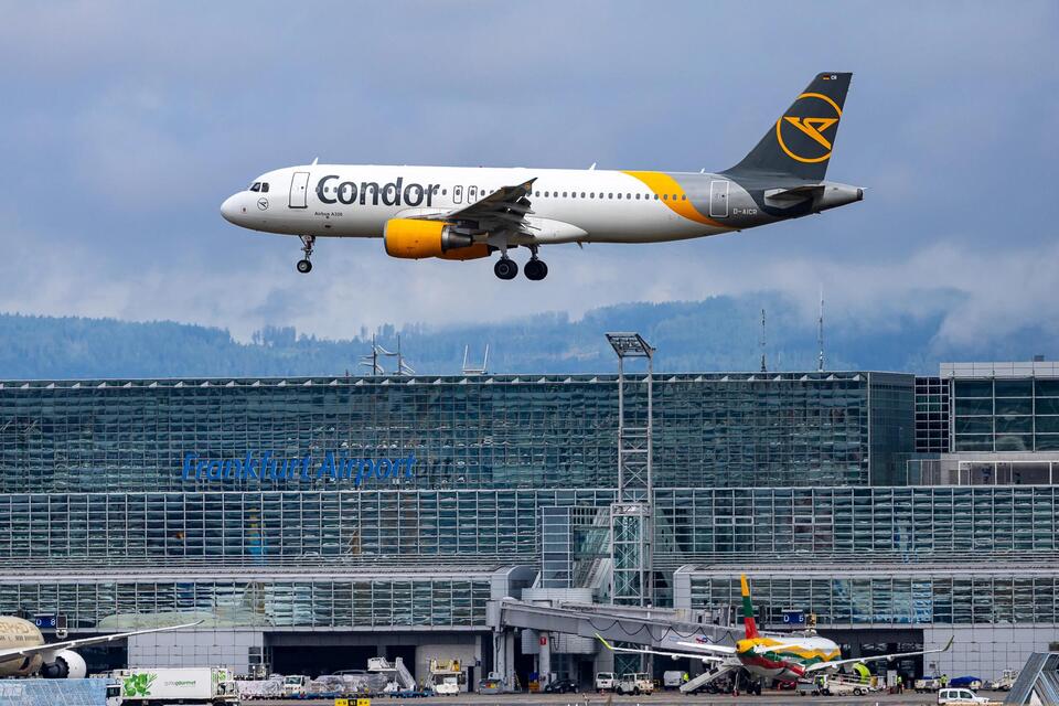 Plane Engine Fire: Would You Send Goodbye Texts?