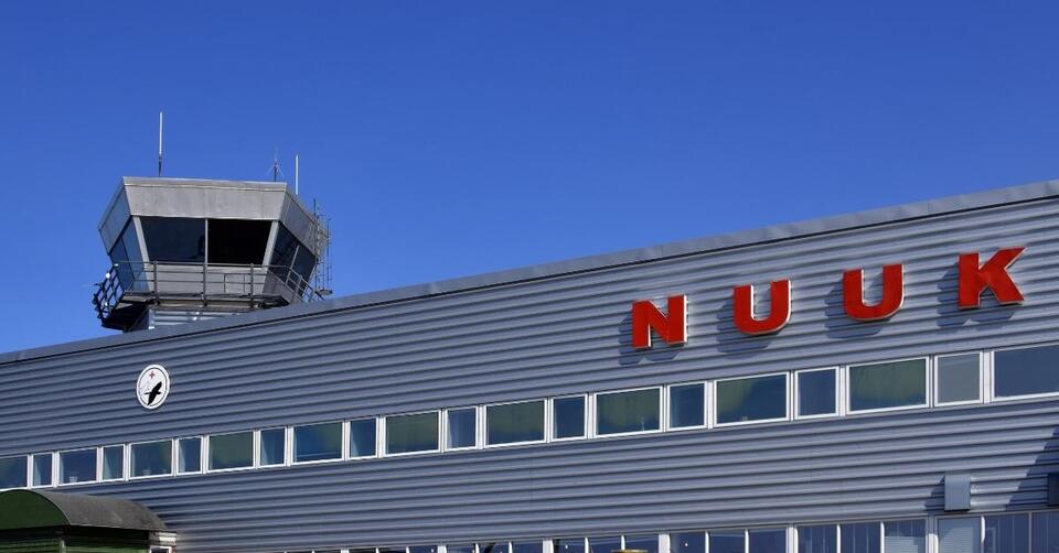 Greenland airport staff ditch work for reindeer hunt