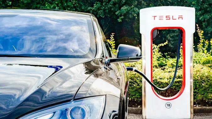 Tesla vs F-150: Who Wins the Monthly Cost War?