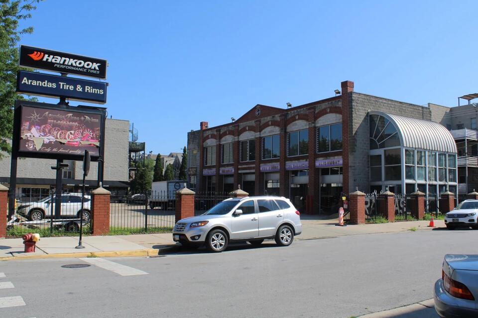 Wicker Park’s tire shop transforms into new homes