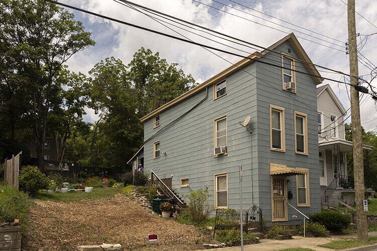 Neighbors turn empty lots into food oases