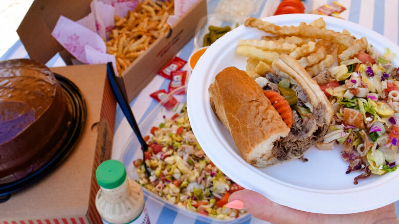 Portillo’s brings Chicago flavor to Dallas!