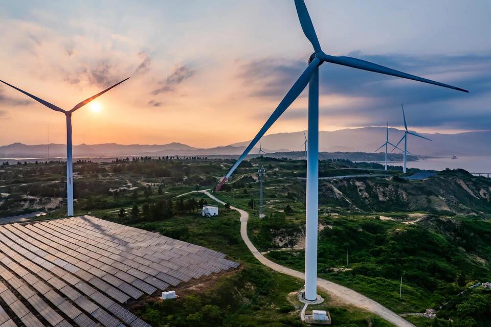 Wind-Powered Hack Keeps Solar Panels Clean