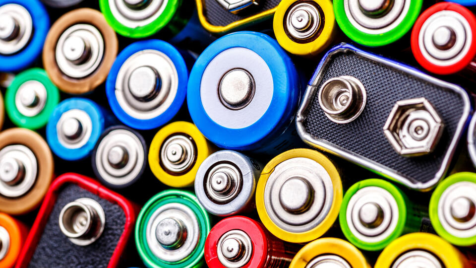Could AI Out-Innovate Lithium Batteries?