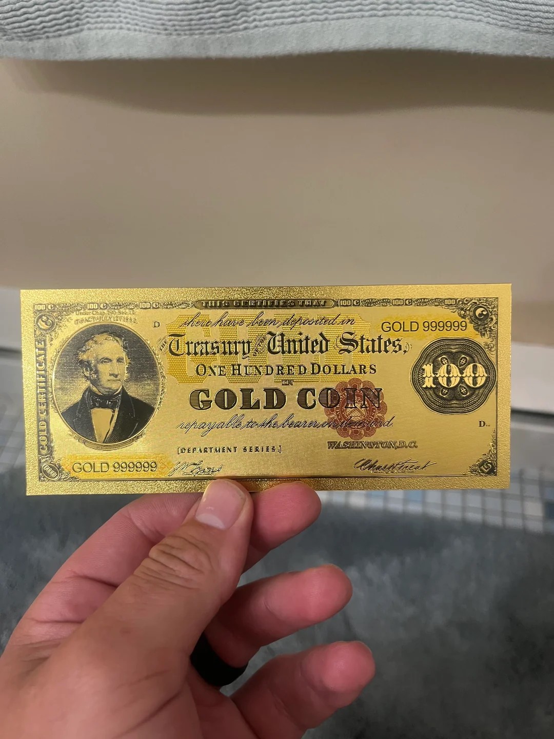 What are these shiny gold notes? about their value 💵