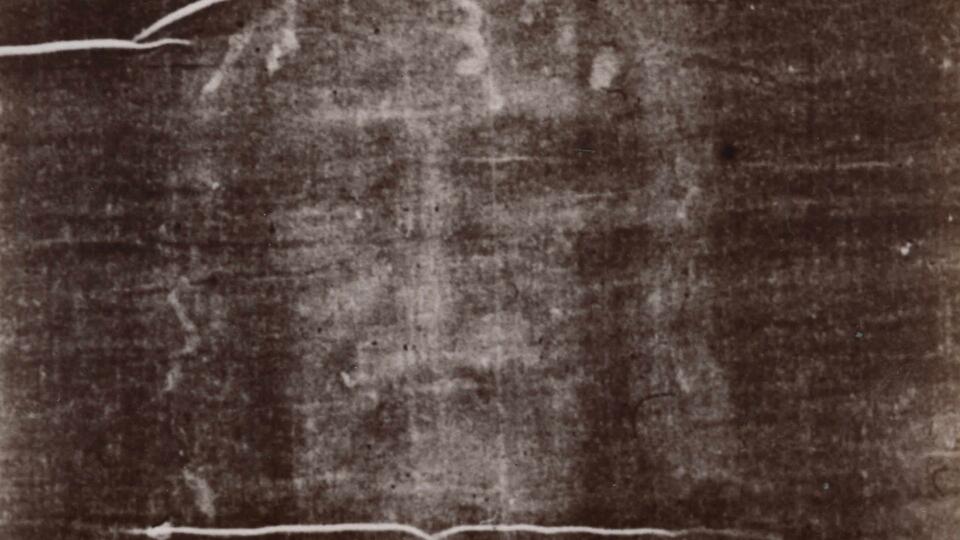Shroud of Turin: Art Hoax or Holy Relic? 🤔