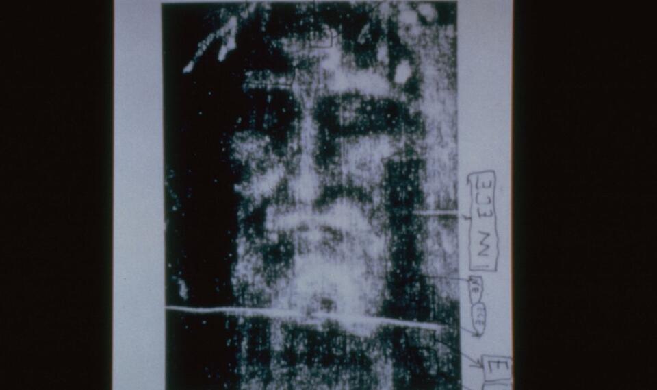Shroud of Turin: Art Hoax or Holy Relic? 🤔