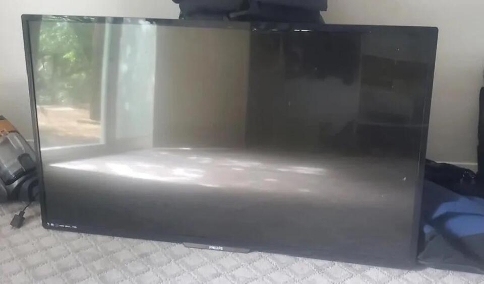 Scored a free 55-inch TV from the dumpster!