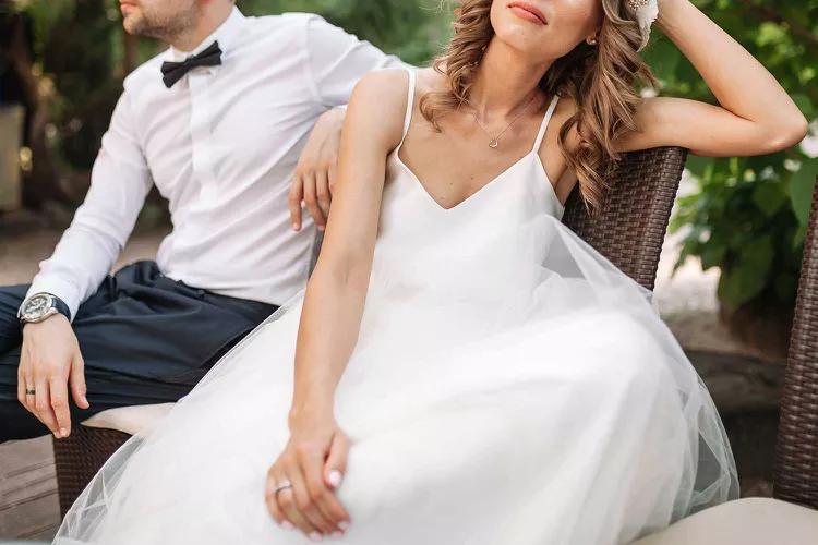 Wedding Cake Disaster Sparks Reddit Drama