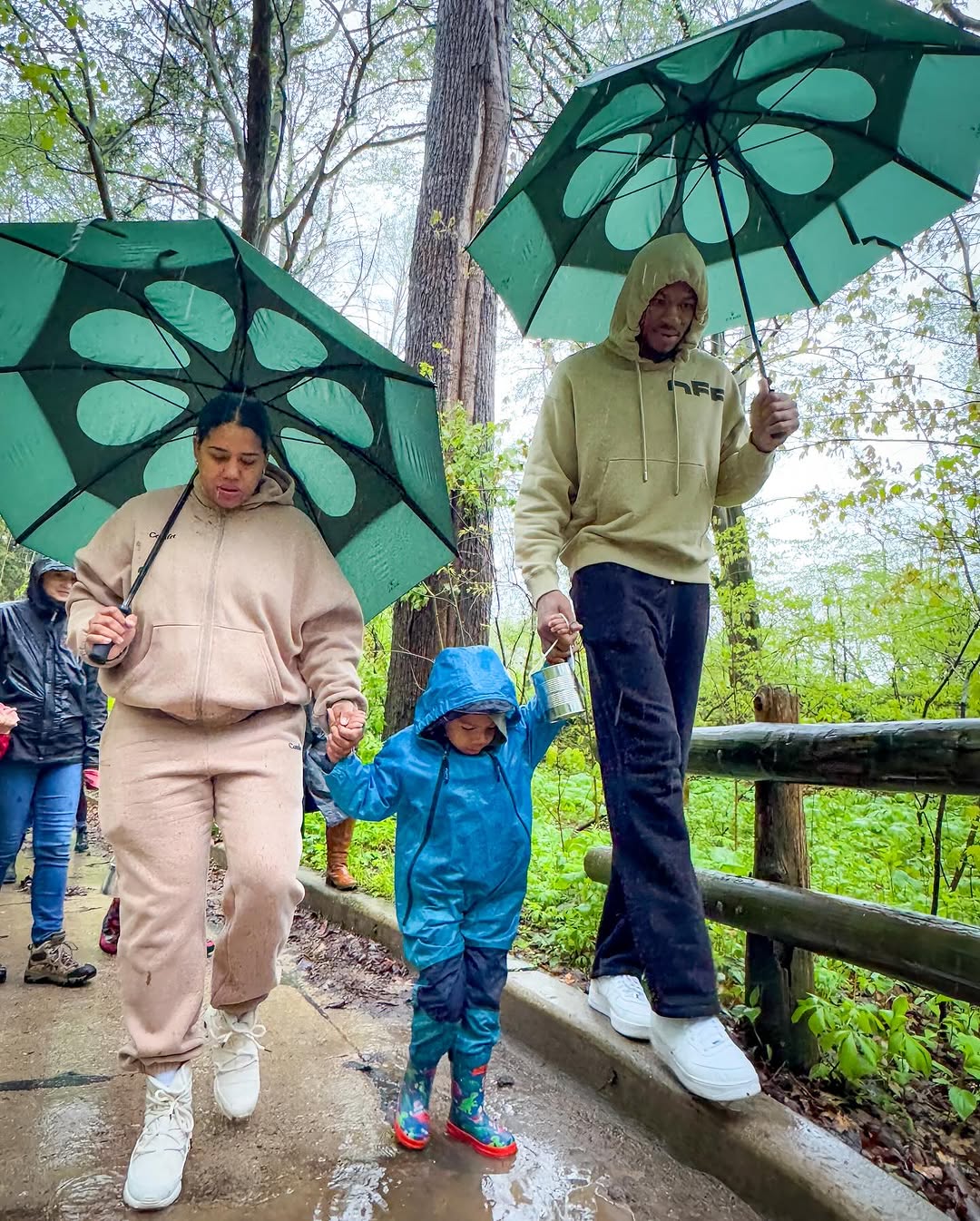 Giannis’ family moment melts Bucks fans’ hearts