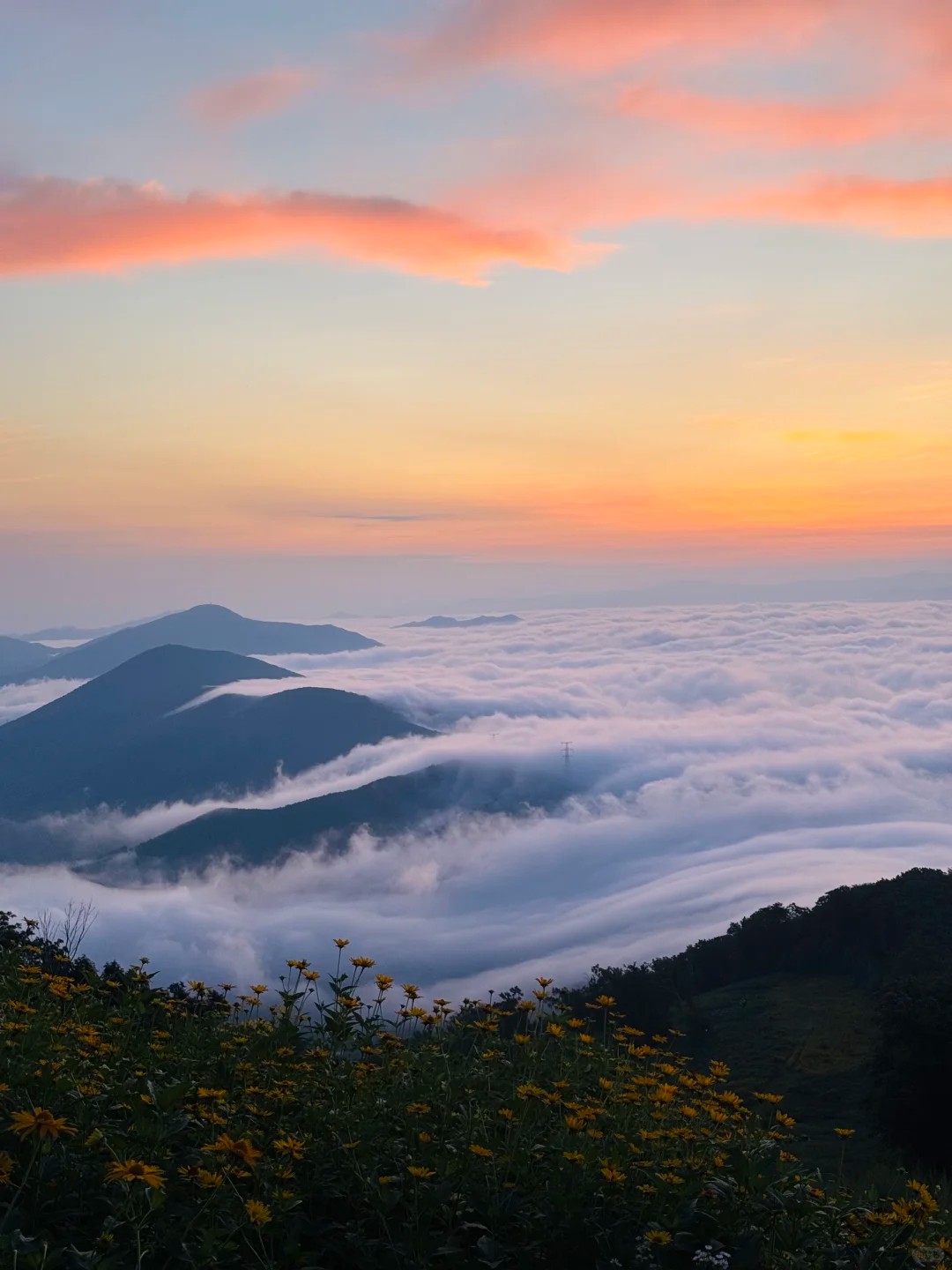 Morning hike above the clouds