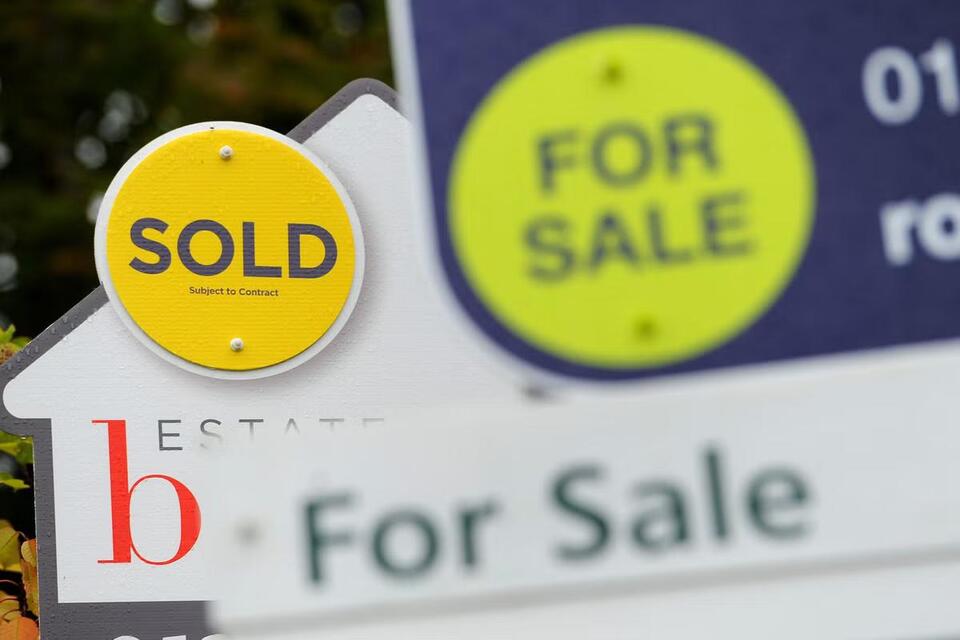 Mortgage Rates Dip—Is It Time to Buy?