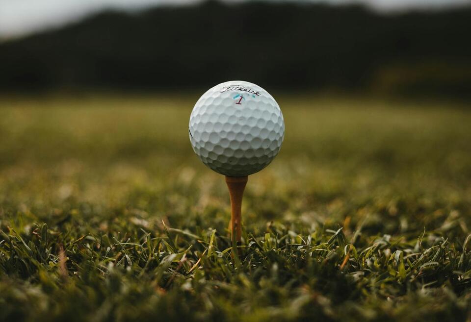 Indoor golf swings into Wolflin Square