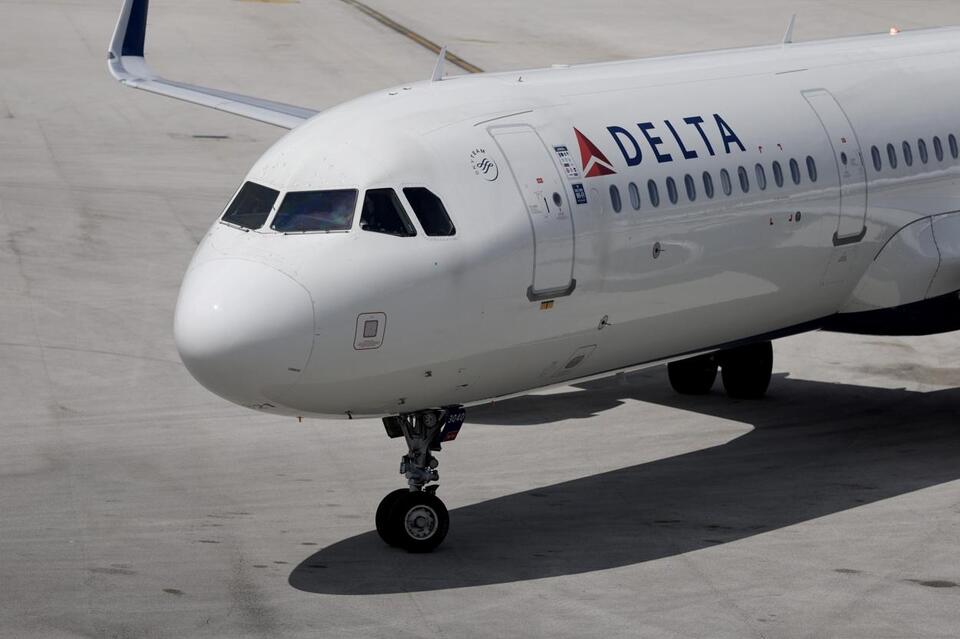 Austin flight lands safely despite missing wing part