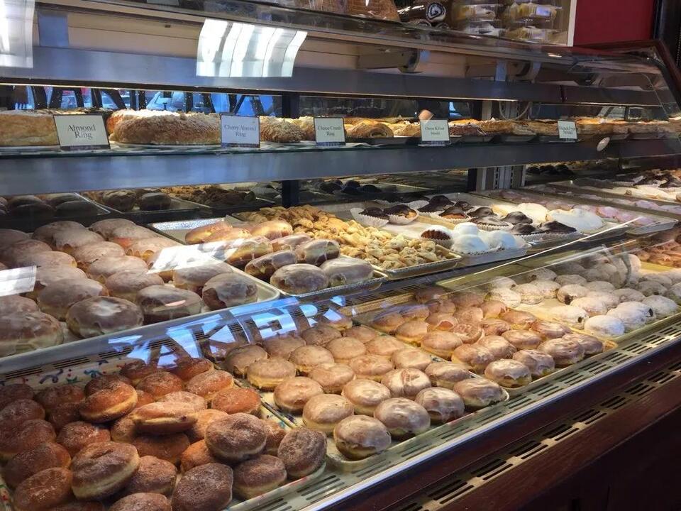 Sto Lat Bar closes, Bills fans get a sweet treat