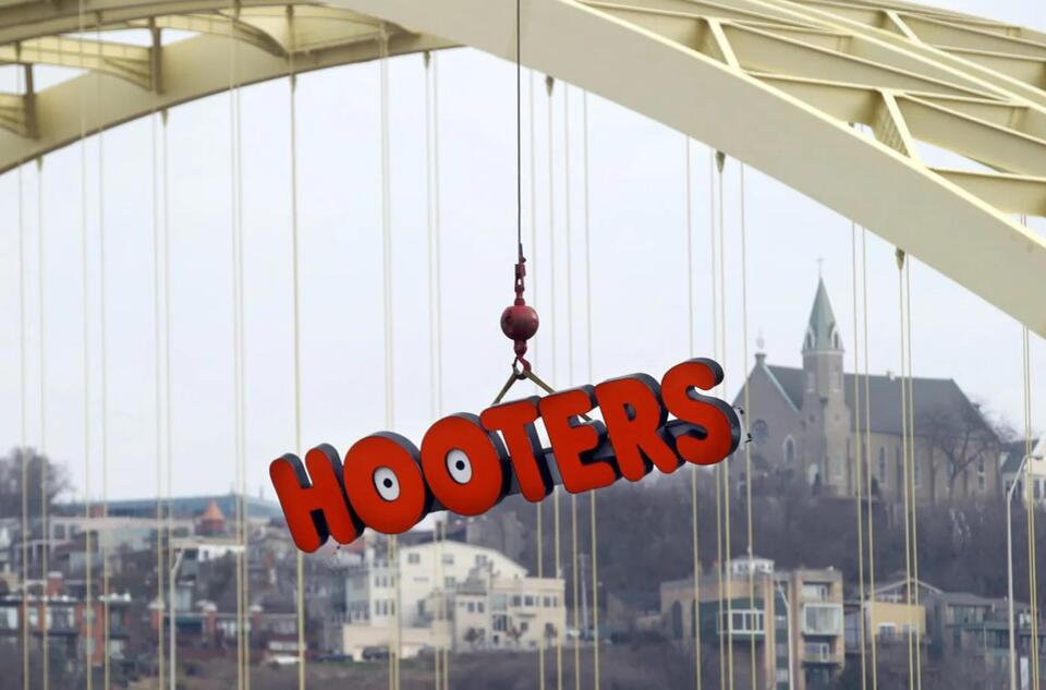 Newport’s floating Hooters makes its last voyage