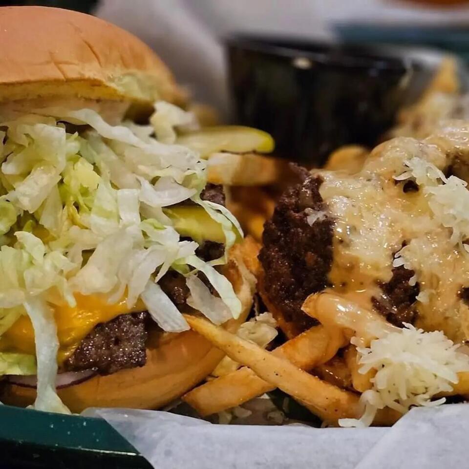 Columbus burger favorite Ash & Em closes Brewery District spot