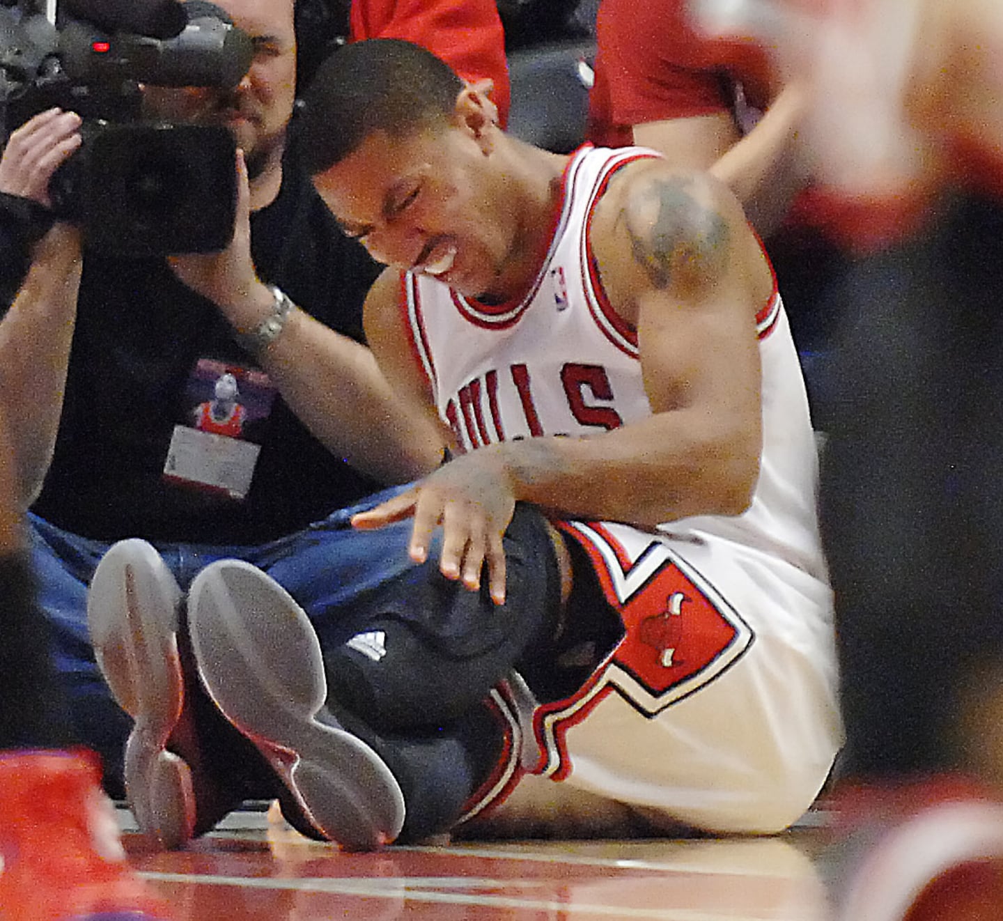 Derrick Rose in Tears After Learning His No. 1 Jersey Will Be Retired