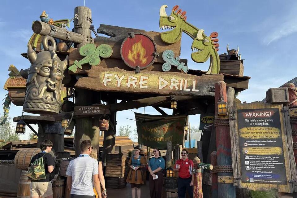 Muppets Take Over Rock ‘n’ Roller Coaster! 🎸