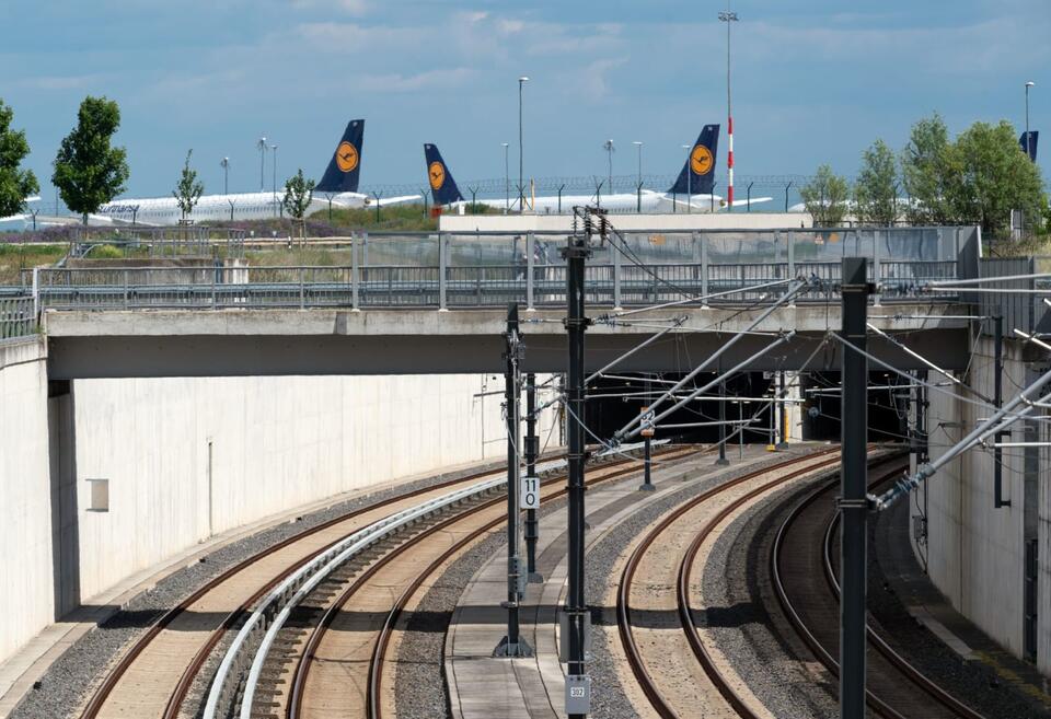 Why Is Flying Cheaper Than Trains?!