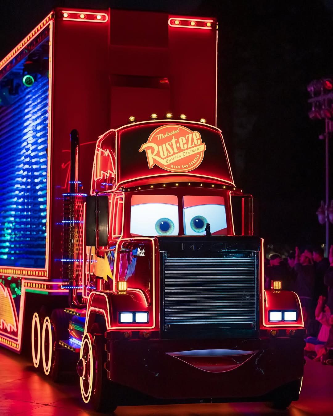 Disneyland hotel guests lose early entry perk