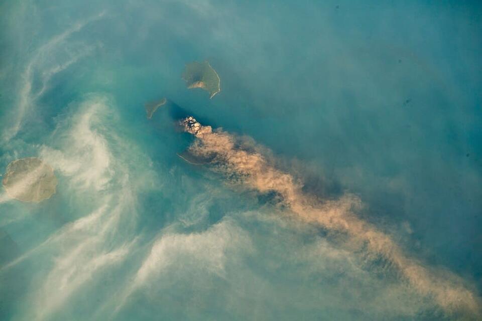 Supervolcano Brewing Under the Pacific?!