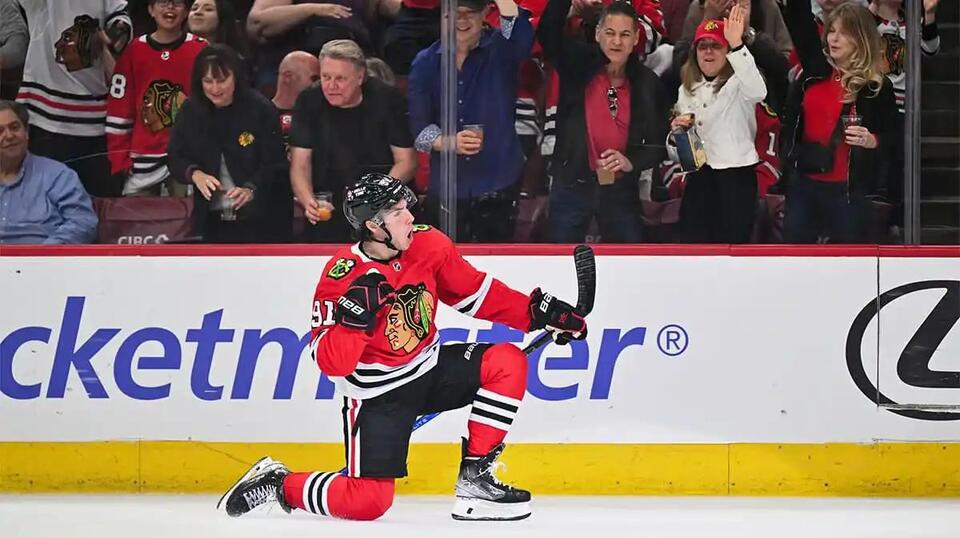 Blackhawks lock in Frank Nazar for 7 years