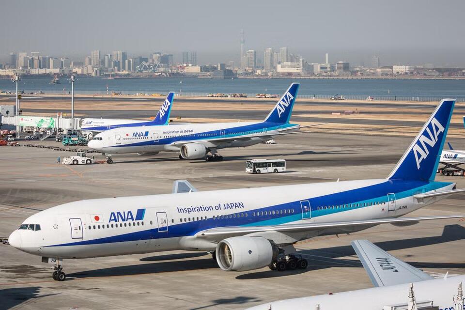 Plane Lands, Crew Truck Still on Runway?!