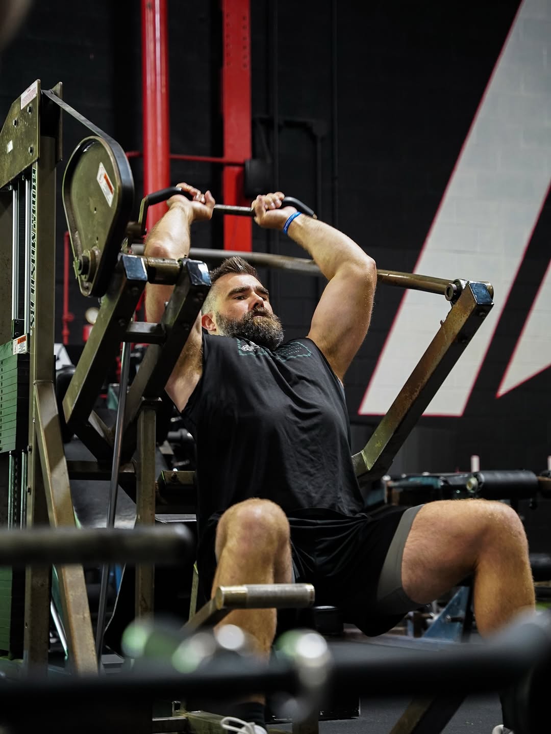 Jason Kelce’s new look has Philly talking