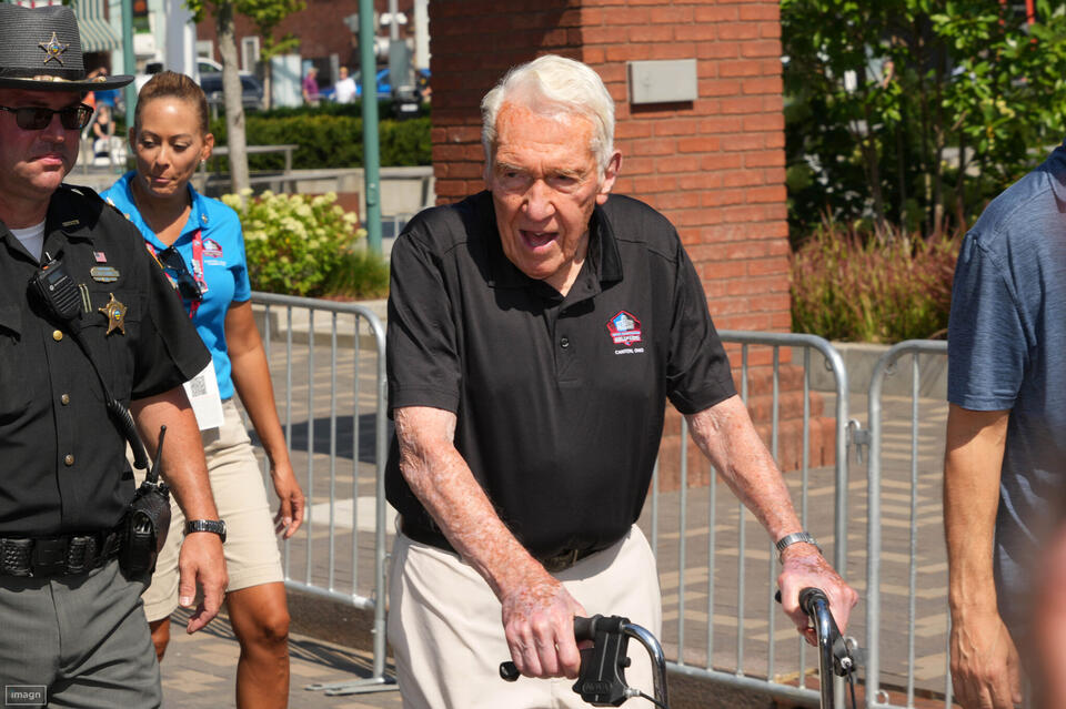 Marv Levy’s alive and still cheering for the Bills