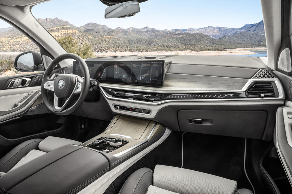 BMW’s Flagship X7 Just Got More Tempting