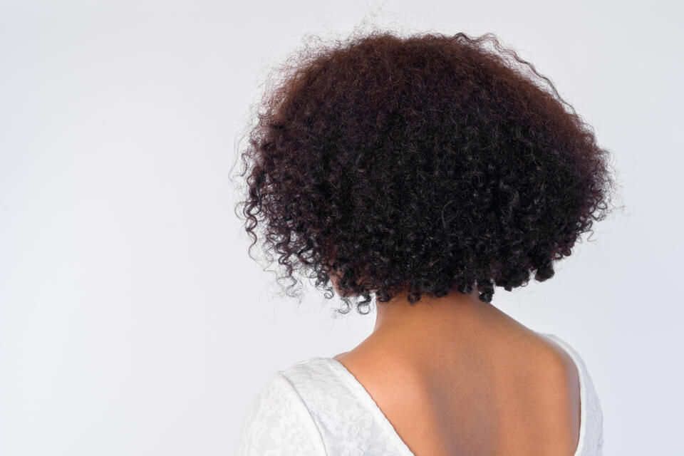 Detroit stylist gives back at her old shelter